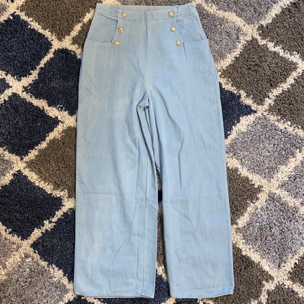 Button front flares